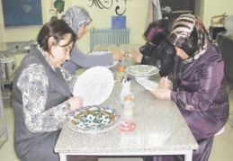 Veliler çini öğreniyor