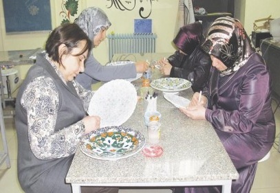 Veliler çini öğreniyor