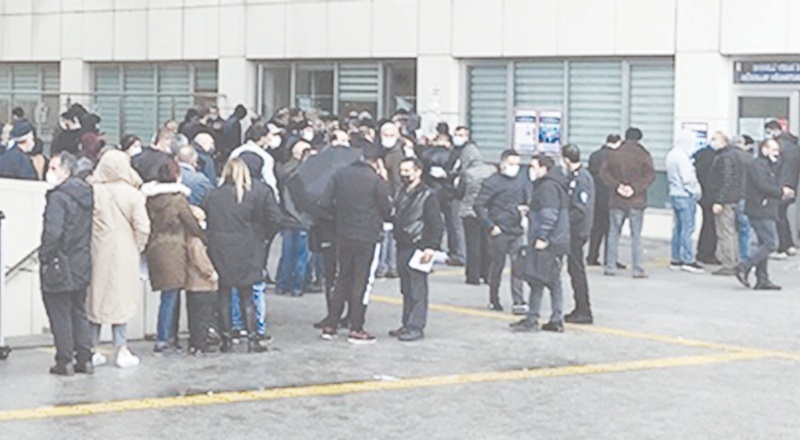 Vergi daireleri önünde son başvuru kuyrukları oluştu