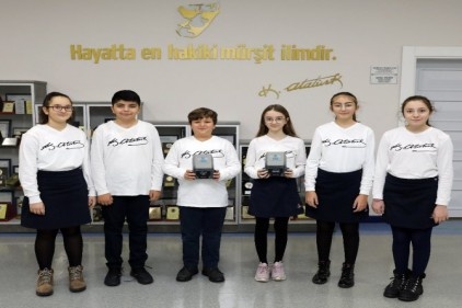 &#8216;VEX IQ Squared Away Turnuvası&#8217;ndan iki ödülle döndüler