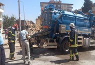 Vidanjörün lastiği bomba gibi patladı 