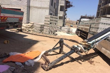 Vinçten kopan demir parçasının başına düştüğü işçi feci şekilde öldü 