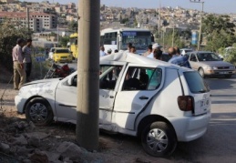 Virajı alamayınca elektrik direğine çarptı