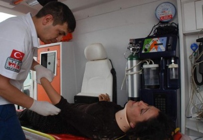 Virajı alamayınca kaza yaptı