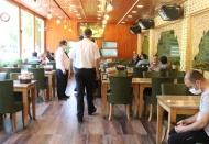 Virüs yokmuş gibi restoranlara koştular