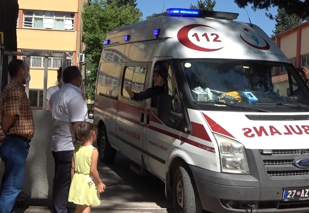 Virüslü öğrencinin sınava getirilmesi tepki yarattı