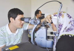 Vitreoretinal cerrahi cihazı sayesinde artık göz ameliyatları yapılabiliyor
