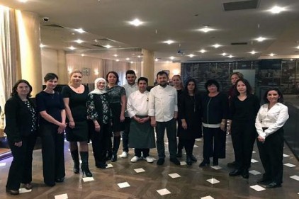 Vladimir Makey’in ve büyükelçilerin eşlerine, Antep yemekleri yapmayı öğretti