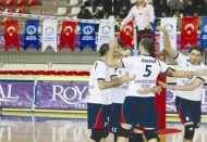 Voleybol takımı hazırlıklarını sürdürüyor 
