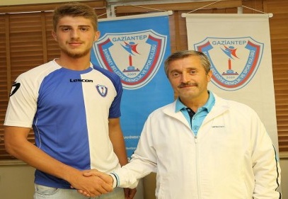 Voleybol takımının smaçörü Nazım Berk Özbek’i renklerine kattı