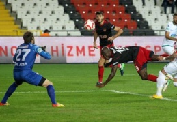 Webo Anıl’ı geçemedi