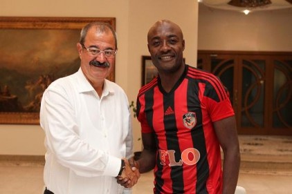 Webo imzayı attı