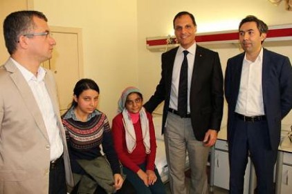 Wilson hastası kız kardeşler organ nakliyle hayata tutundu 