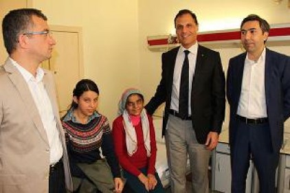 Wilson hastası kız kardeşler organ nakliyle hayata tutundu 