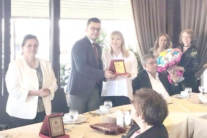 Yabancı Diller Yüksekokulu personeli emeklilik yemeğinde buluştu