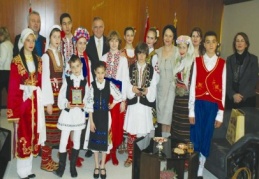 Yabancı folklor ekipleri Güzelbey’i ziyaret etti 