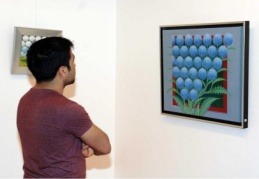 Yabani dikenlerinin çiçeklerini resmetti