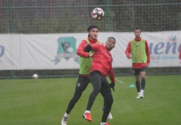 Yağış altında yoğun çalışma