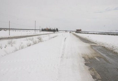 Yağış karayollarını köstebek yuvasına çevirdi