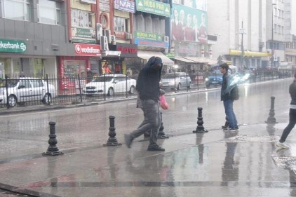 Yağışlar Gaziantep&#8217;i etkisi altına aldı