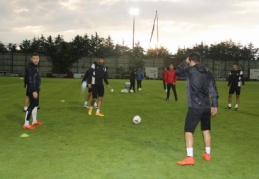 Yağmur altında antrenman yaptılar