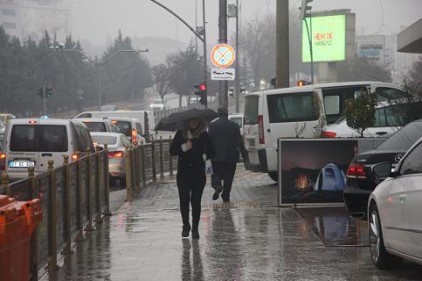Yağmur az da olsa yüzleri güldürdü 