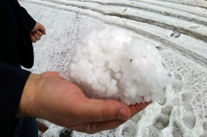 Yağmur ve dolu etkili oldu