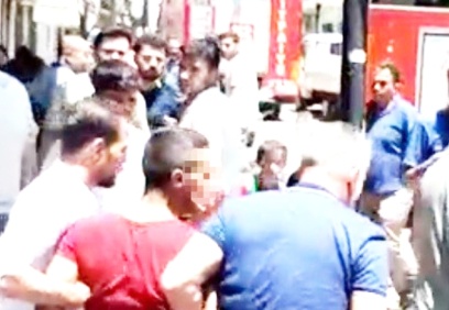 Yakalanacağını anlayınca eline balta aldı, kendisini eve kilitledi