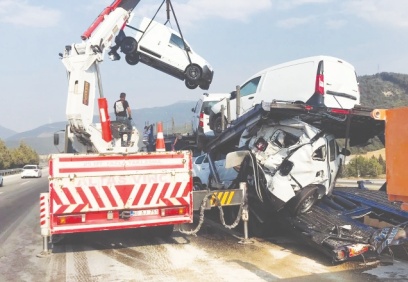 Yakıt tankeri tıra çarptı, araçlar hasar gördü