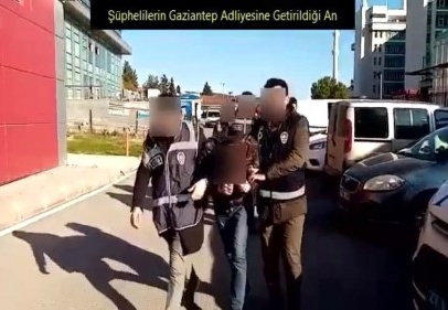 Yakıtı bitince çaldıkları otomobili terk eden şahıslar yakalandı