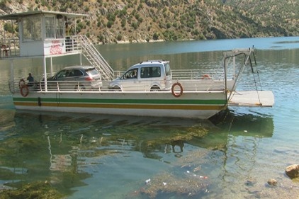 Yakıttan tasarruf için feribot kullanıyorlar