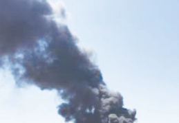 Yalıtım malzemeleri bulunan depoda yangın çıktı