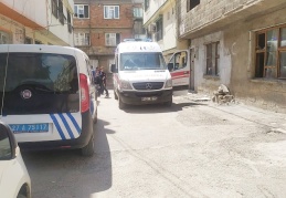 Yalnız yaşayan adam evinin kapı eşiğinde ölü bulundu