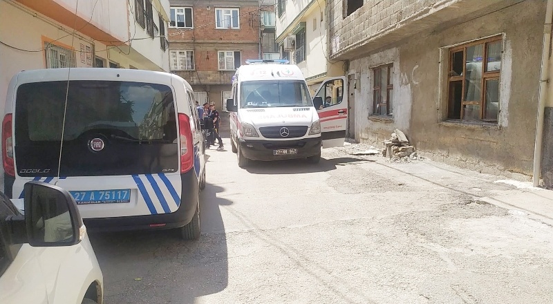 Yalnız yaşayan adam evinin kapı eşiğinde ölü bulundu