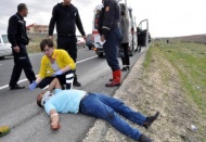 Yan yatan minibüste bulunan 2’si ağır 4 kişi yaralandı