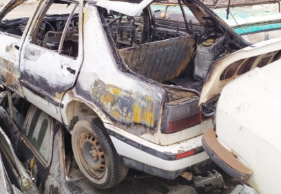 Yanan otomobilin bagajında ceset bulundu