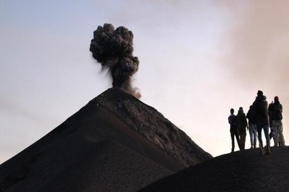 Yanardağ patlamasının eşsiz anları havadan görüntülendi