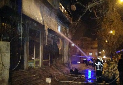 Yangın dumanından zehirlendiler