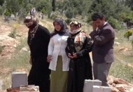 Yangında ailesini kaybeden anneye Fatma Şahin sahip çıktı