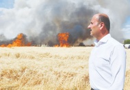 Yangınlar çiftçinin bir yıllık emeğini heba ediyor