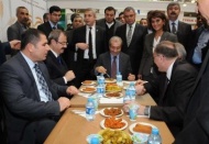 Yaprak sarması ve bulgur tatlısı yedi