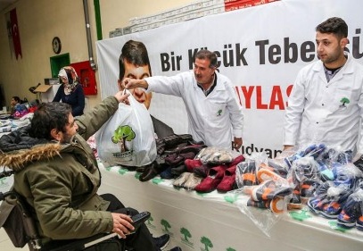 Yardıma muhtaç ailelerin ihtiyaçları gideriliyor