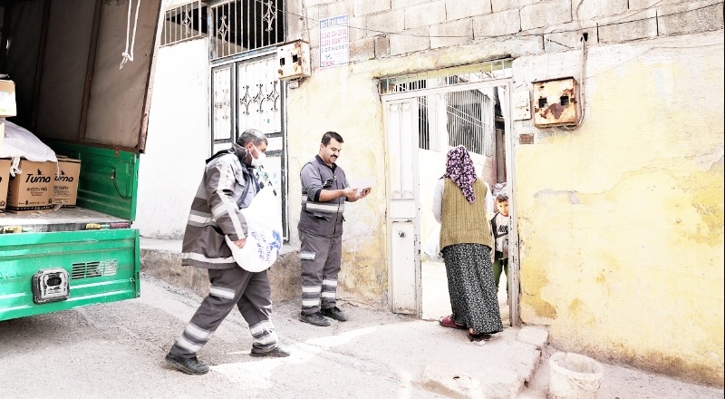 Yardımlar, vatandaşa kapıda teslim edildi