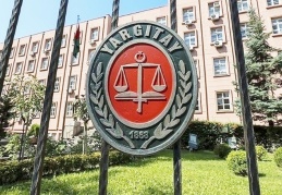 Yargıtay, boşanan çiftin çocuğuna annenin soyadının verilmesini onadı