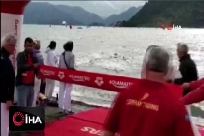 Yarışı kazanabilmek için çocuk sporcuyu iterek denize düşürdü