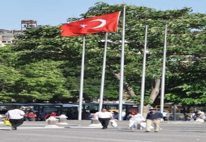 Yarıya indirilen bayraklar tekrar göndere çekildi