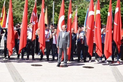 Yas sebebiyle yürüyüş etkinliği ise iptal edildi