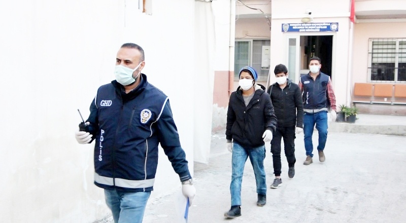 Yasa dışı yollarla Türkiye’ye girdikleri belirlenen şahıslar sınır dışı edilecek