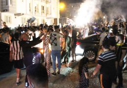 Yasağa rağmen, kutlama için caddelere döküldüler