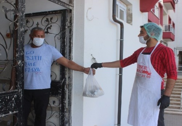 Yasağın en karlısı fırıncılar oldu, 2 saatte 1 günlük ekmek sattılar